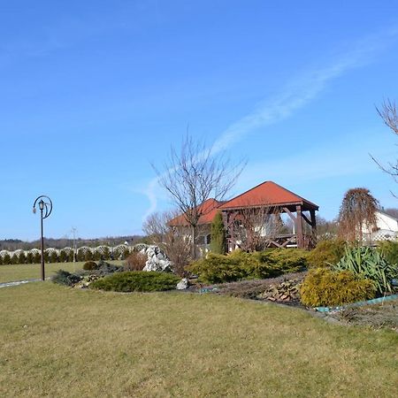Hotel DĄBRÓWKA Niegowa Buitenkant foto